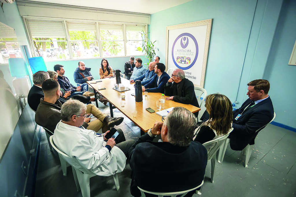 Simers/Divulgação - A direção do Sindicato Médico do Rio Grande do Sul reuniu-se com médicos, gestores do Hospital Santa Casa na última semana