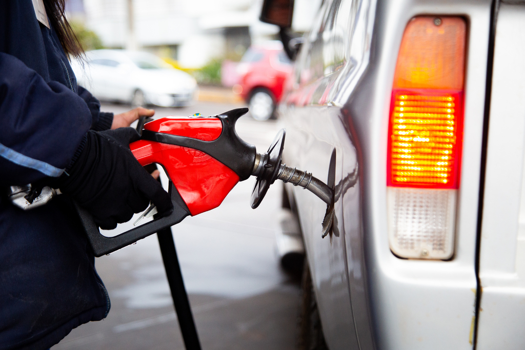 Em um ano, confira o reajuste do preço da gasolina na região