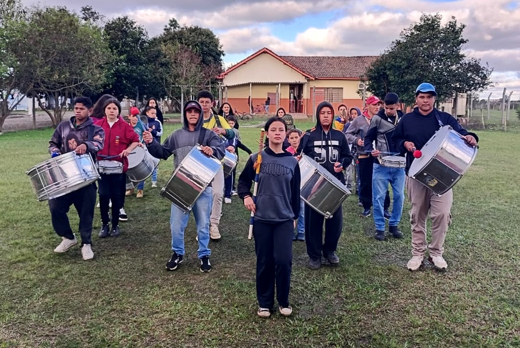 ESCOLA MUNICIPAL BRANDINA MELLO REATIVA BANDA ESCOLAR