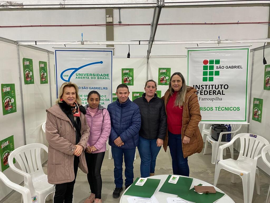 IFFAR E UAB PARTICIPAM DA FEIRA DAS PROFISSÕES EM SANTA MARGARIDA DO SUL