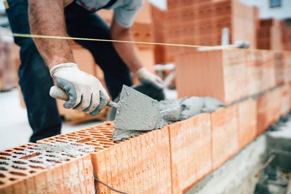 Deputado lança projeto para construção de banheiros em casas populares