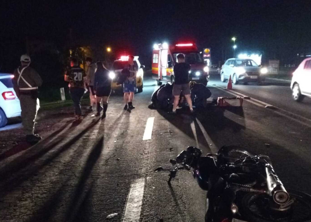 título imagem Colisão entre carro e moto deixa uma pessoa ferida na Faixa Nova de Camobi