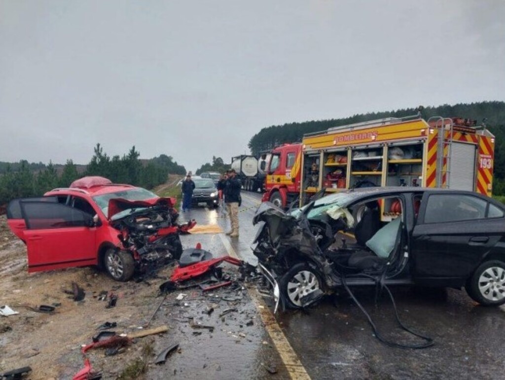 Corpo de Bombeiros / Divulgação - Acidentes fatais são comuns na rodovia, a exemplo deste em julho