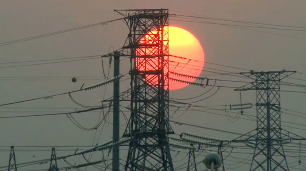 Foto: Projeto Bate-Papo Astronômico (Reprodução) - Vídeo mostra pôr do sol coberto por fumaça em Santa Maria na tarde da última quinta.