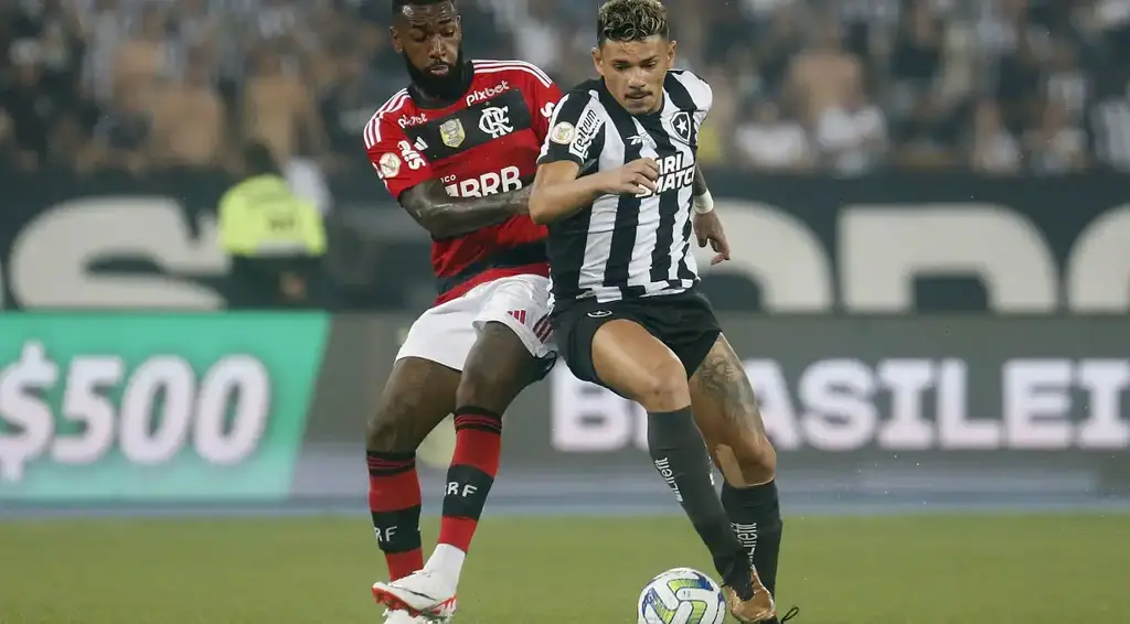 Botafogo e Flamengo brigam pela liderança do Brasileirão