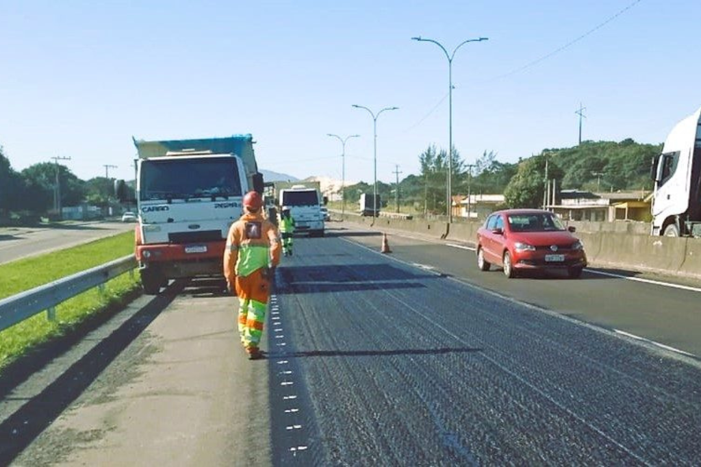 (Imagem divulgação CCR ViaCosteira) - CCR comunica interdição de faixa entre Paulo Lopes e Tubarão