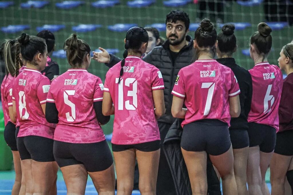 título imagem Campeonato Municipal de Handebol chega às semifinais