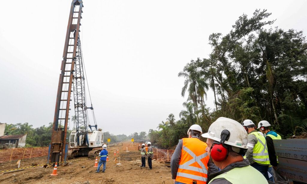 Início da Construção da Ponte Joinville