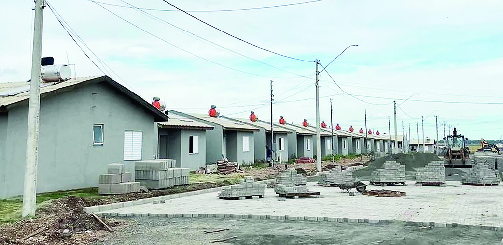 Comunidade na expectativa da entrega das casas do Dr. Olavo Rodrigues