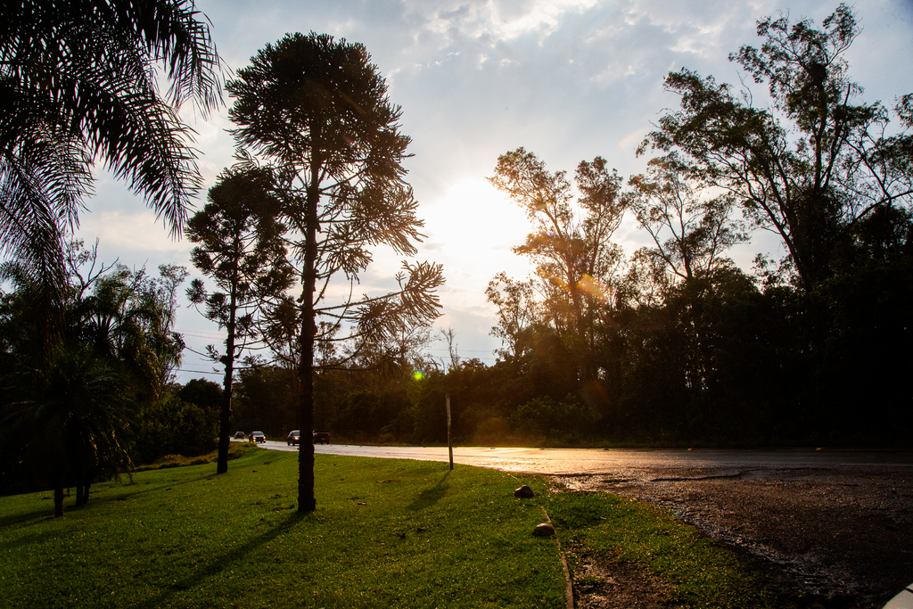 Em dia que as máximas podem atingir 29°C, Santa Maria tem a presença do sol no amanhecer