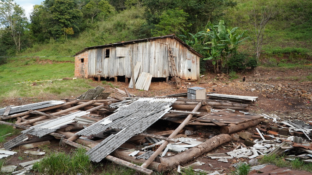 título imagem Vítima da enchente é identificada, e Defesa Civil atualiza número de desaparecidos no RS para 27