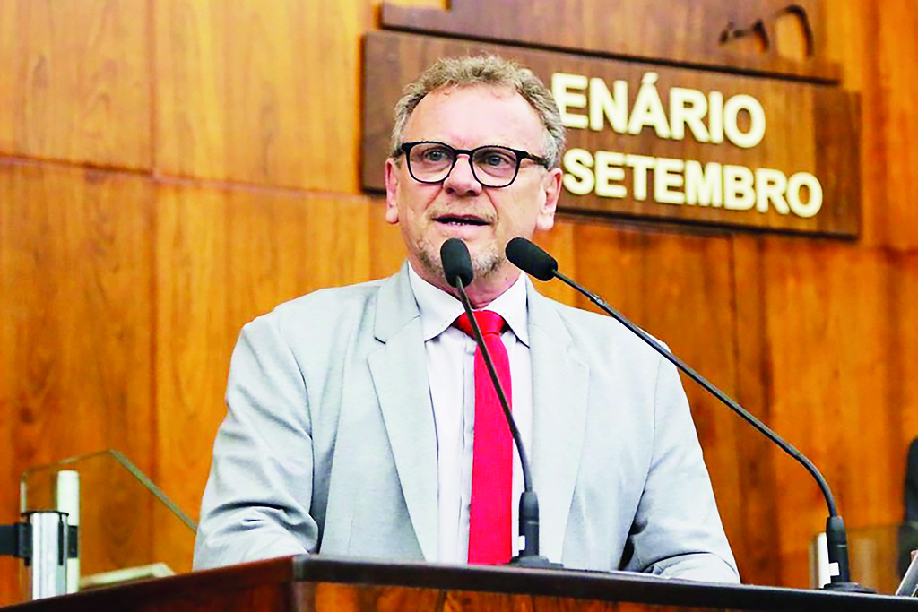 Débora Beina - Manifestação ocorreu na tribuna da Assembleia Legislativa, nesta terça-feira