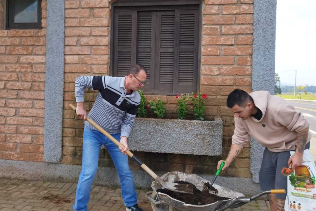 Indignação! Plantas são furtadas em Pórtico de Timbé do Sul