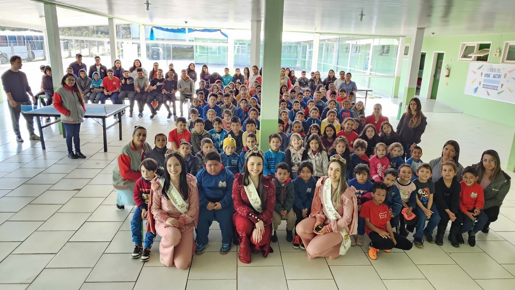 Soberanas da 24ª Festa Nacional da Maçã visitam todas as escolas