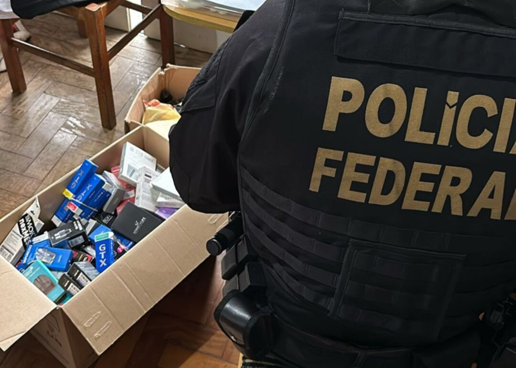 Operação da Polícia Federal combate o comércio de cigarros eletrônicos em Santa Maria