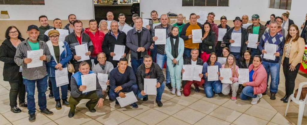 PODER JUDICIÁRIO DE SANTA CATARINA ENTREGA  54 ESCRITURAS PÚBLICAS DO PROGRAMA LAR LEGAL EM SÃO JOÃO DO SUL
