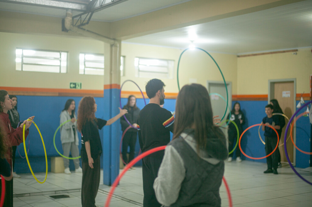 título imagem O projeto Circo de Umbigo incentiva o uso das artes circenses a alunos da Quarta Colônia