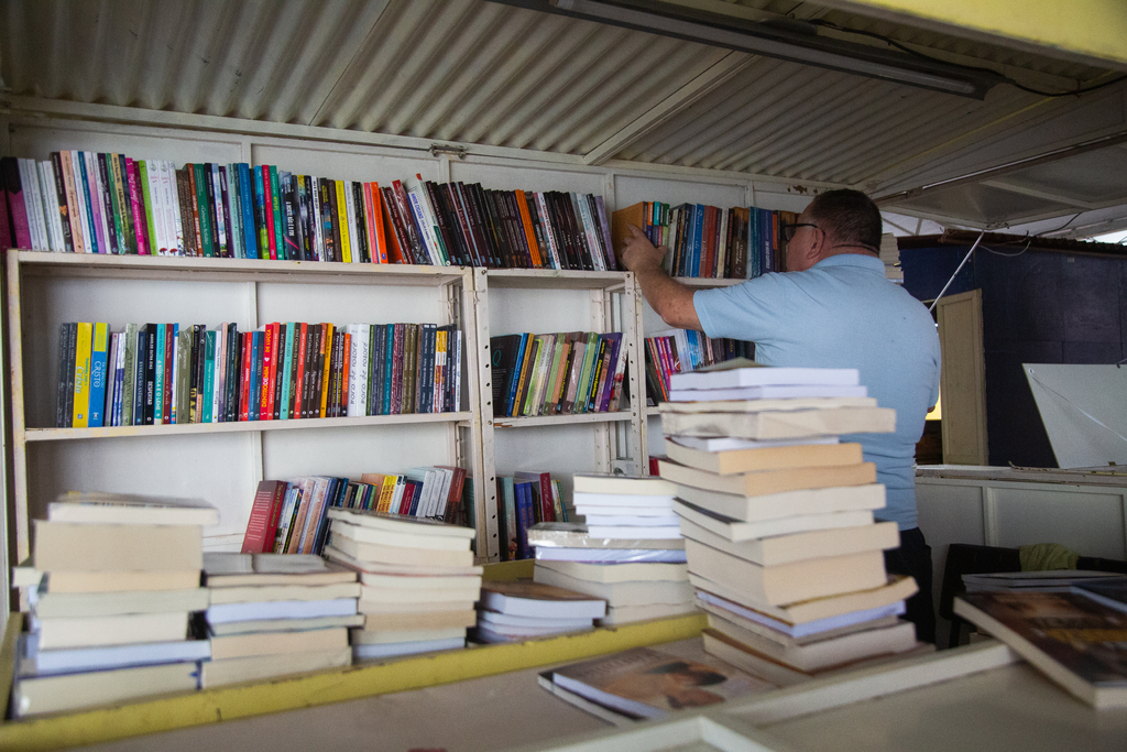 título imagem 📚 Feira do Livro: confira a programação desta segunda-feira na Praça Saldanha Marinho