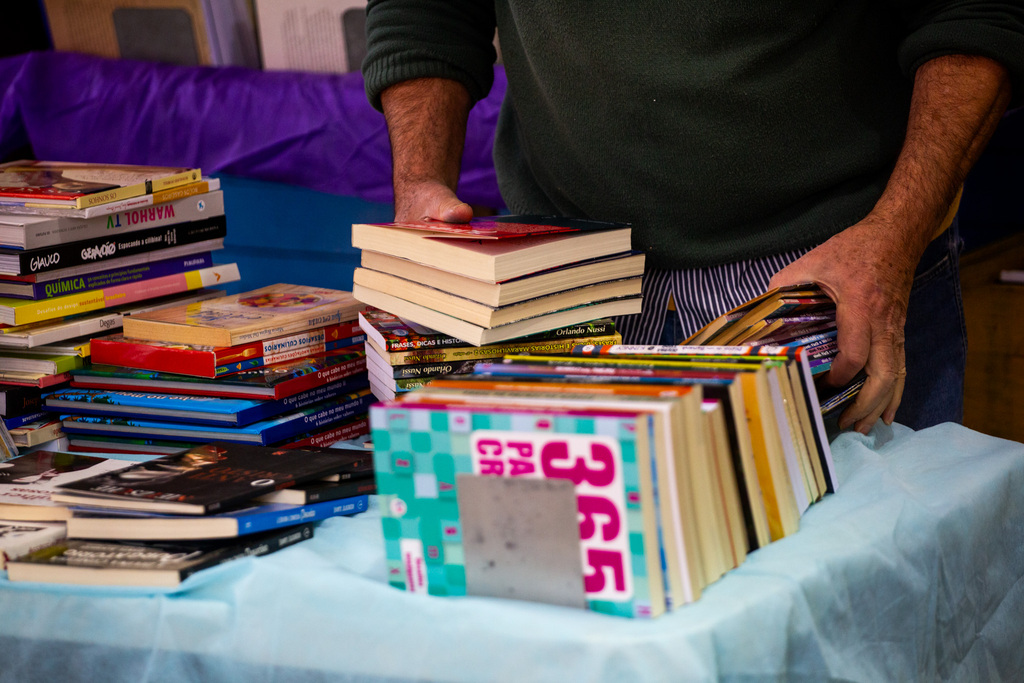 título imagem 📚 Feira do Livro: Confira a programação deste sábado na Praça Saldanha Marinho