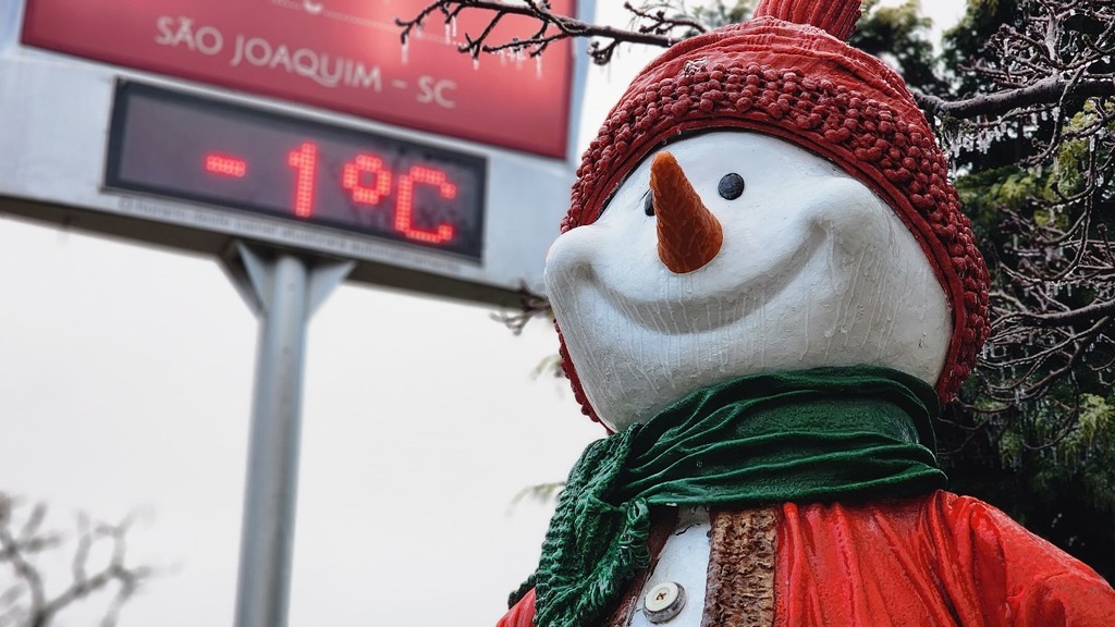 Região registra temperaturas negativas e ocorrência de neve na madrugada de segunda-feira