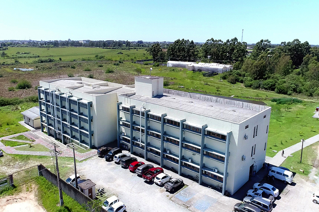 UNIVERSIDADE FEDERAL DO PAMPA ABRE VAGAS PARA PROFESSOR SUBSTITUTO.