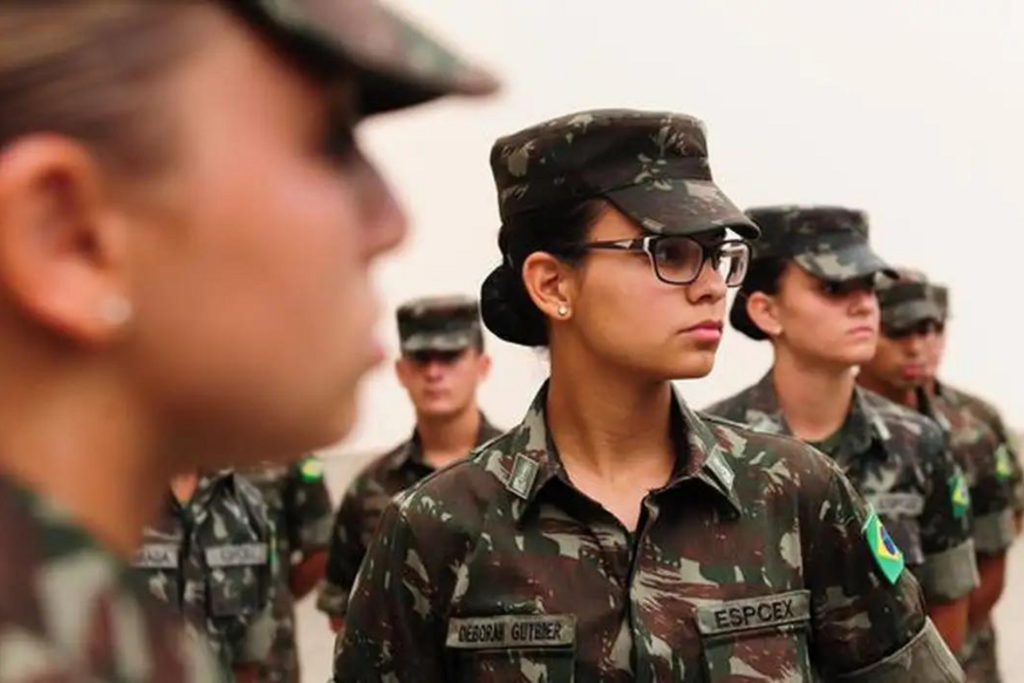 título imagem Mulheres poderão se alistar no serviço militar aos 18 anos a partir de 2025