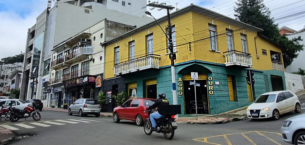  QUAL O VALOR DO PASSADO?  Casa Amarela de Capinzal SC 