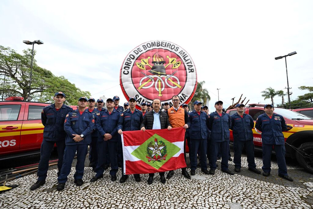 Bombeiros militares catarinenses seguem para combater incêndios no MS