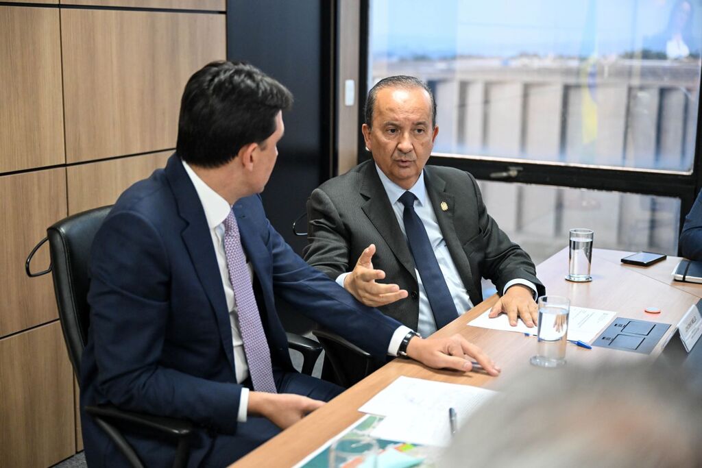 Em Brasília, governador participa de reunião para definir obra de alargamento da Baía Babitonga