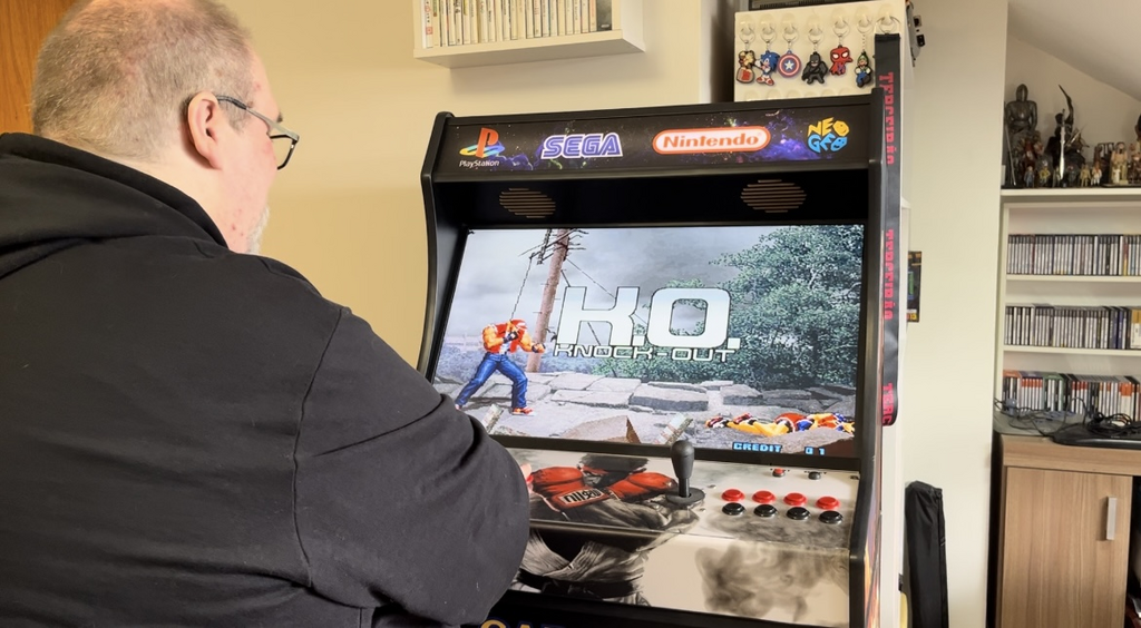 título imagem Dia do Gamer: conheça o professor de História que coleciona mais de 70 videogames em casa