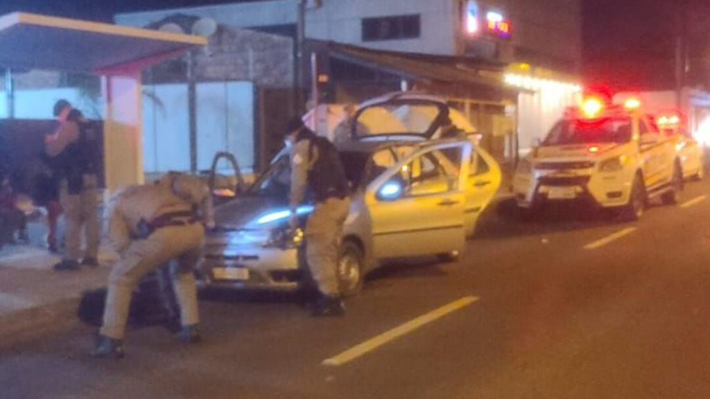 título imagem Jovens são presos em flagrante por receptação de carro furtado em Santa Maria