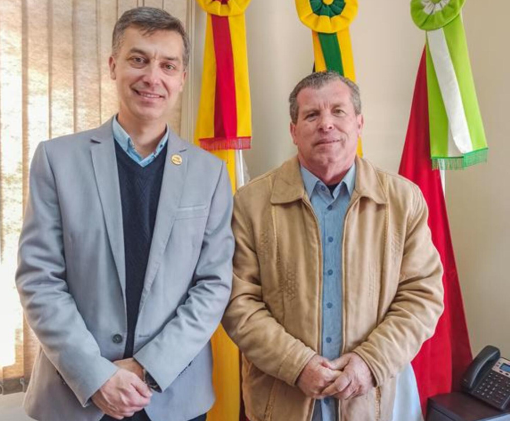 PREFEITO MOACIR RECEBE A VISITA DO PRESIDENTE DA FECAM KLEBER WAN-DALL