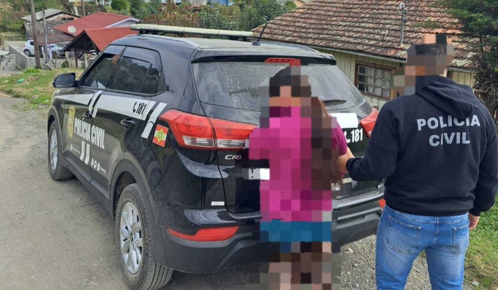 Mulher é presa por filmar abuso da filha pelo padrasto em operação da Polícia Civil