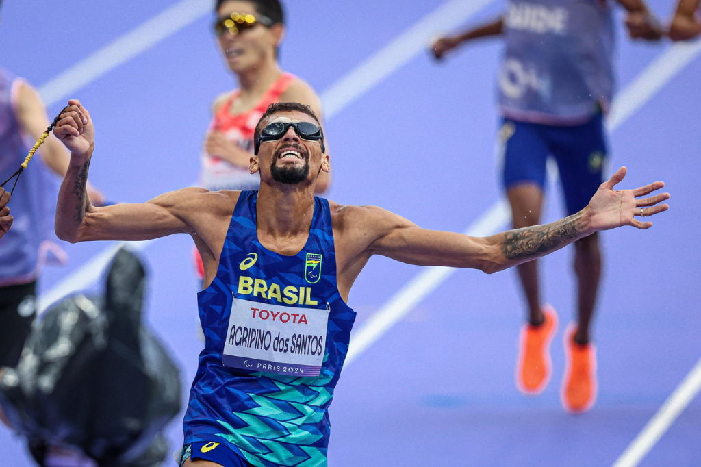 Imagem divulgação CPB - Brasileiro conquista ouro com recorde mundial e paralímpico e Brasil assume 4° posição no quadro de medalhas