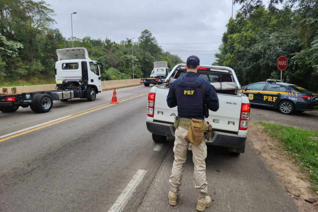 Preso motorista que transportava drogas em veículo furtado da Argentina