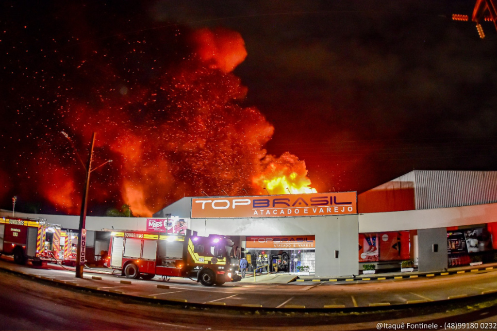 Imagem Itaquê Sales Fontinele Notisul Digital - Top Brasil reabre as portas em um novo local após grande incêndio