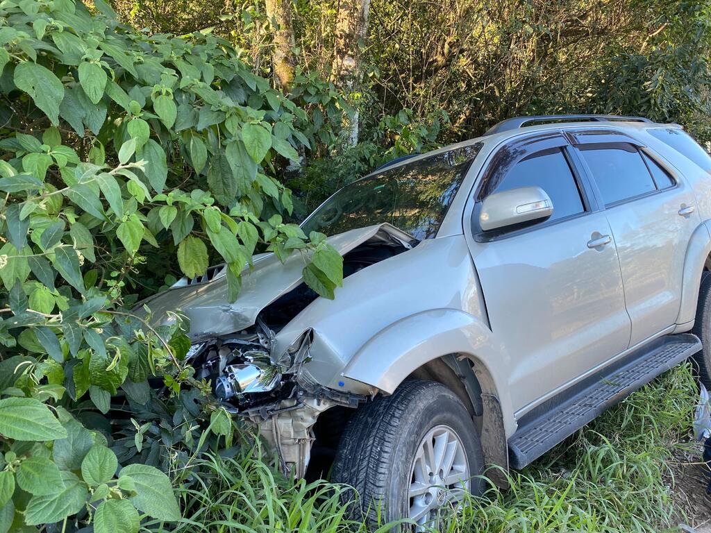 título imagem Carros colidem e terceiro acidente é registrado nesta segunda-feira na Faixa Nova de Camobi