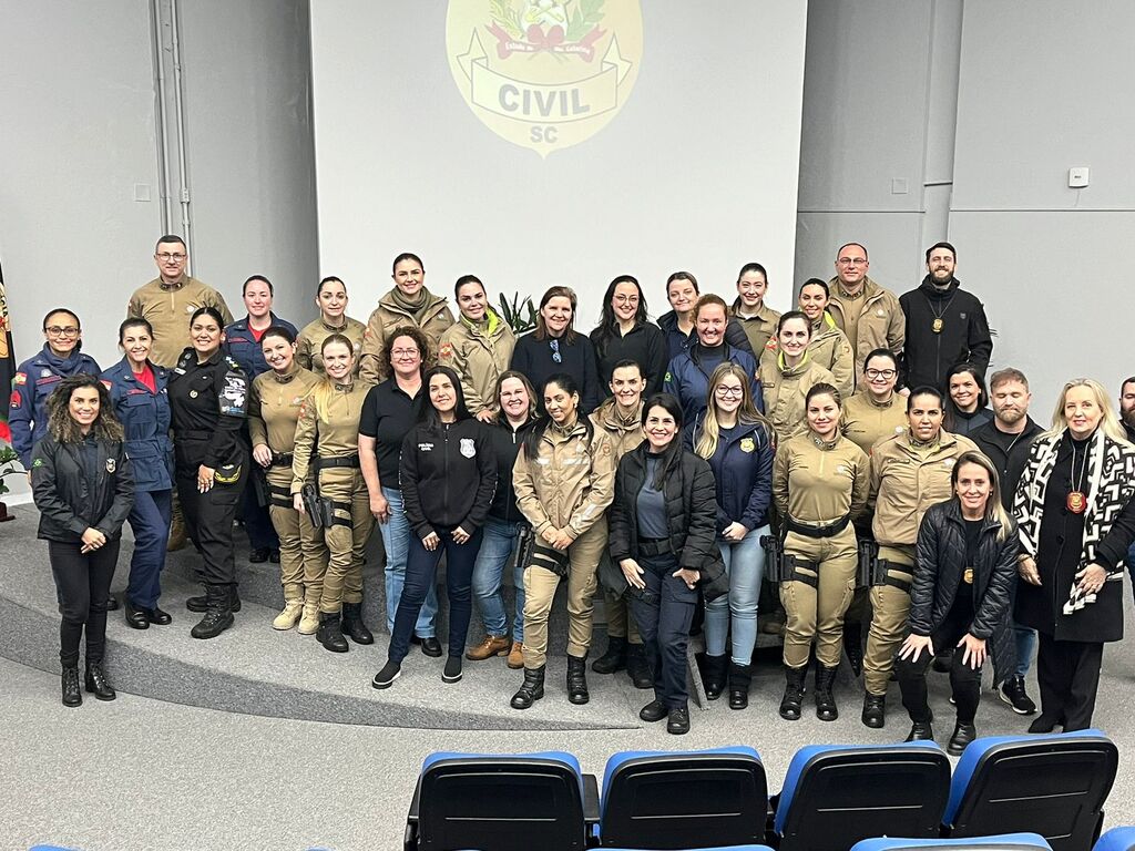 Policias da Rede Catarina de Proteção à Mulher participam de evento de capacitação