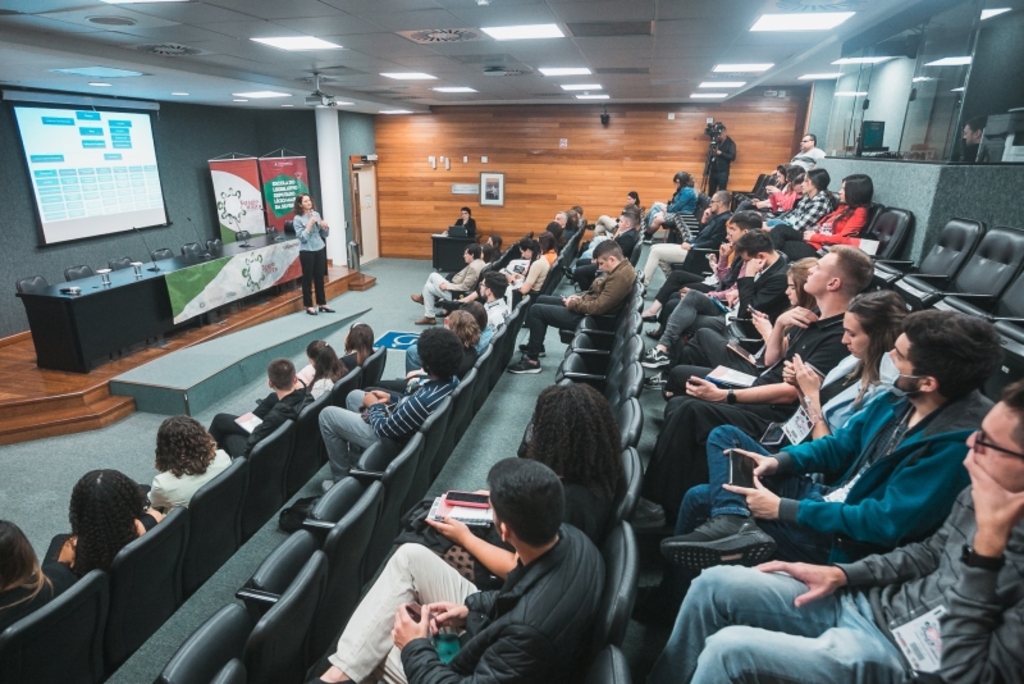 Aberto prazo de indicação dos universitários para o Estágio-Visita da Alesc