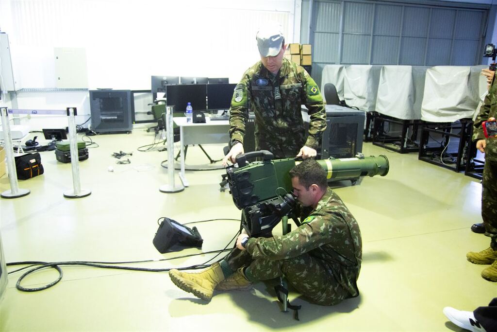 título imagem Centro de Instrução de Blindados de Santa Maria é o primeiro a receber treinamento de novos mísseis israelenses