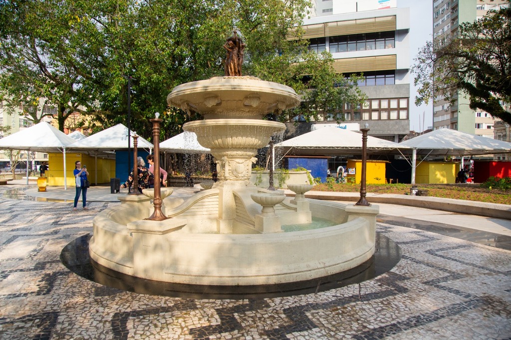 📚 Última semana de Feira do Livro; Confira a programação desta quarta-feira na Praça Saldanha Marinho