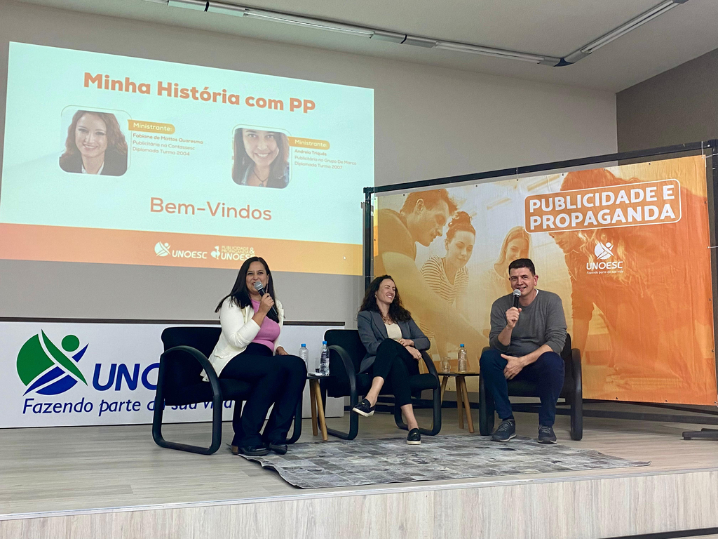 Diplomadas do curso de Publicidade e Propaganda compartilham suas histórias profissionais com os estudantes