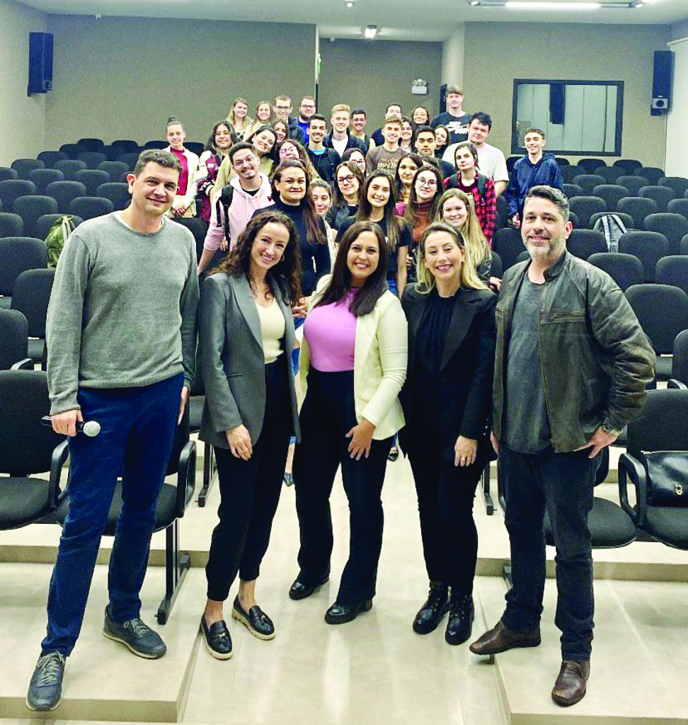 Diplomadas do curso de Publicidade e Propaganda compartilham suas histórias profissionais com os estudantes