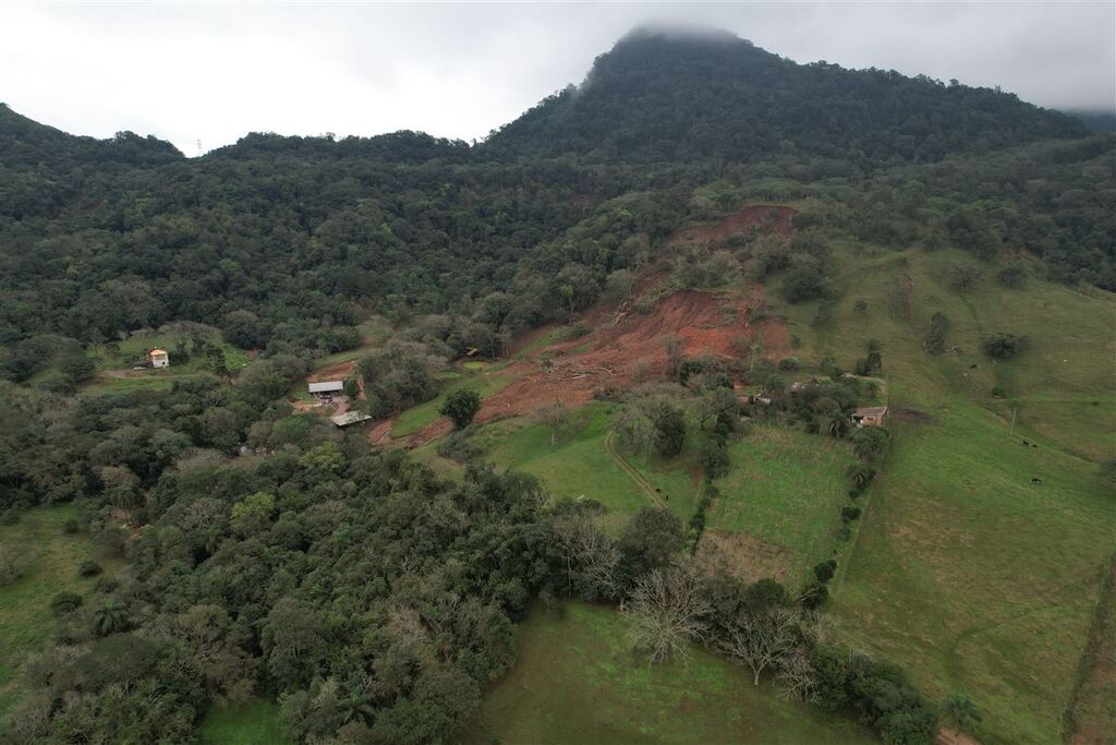 130 deslizamentos de terra foram registrados em Santa Maria nas enchentes de maio, aponta pesquisa