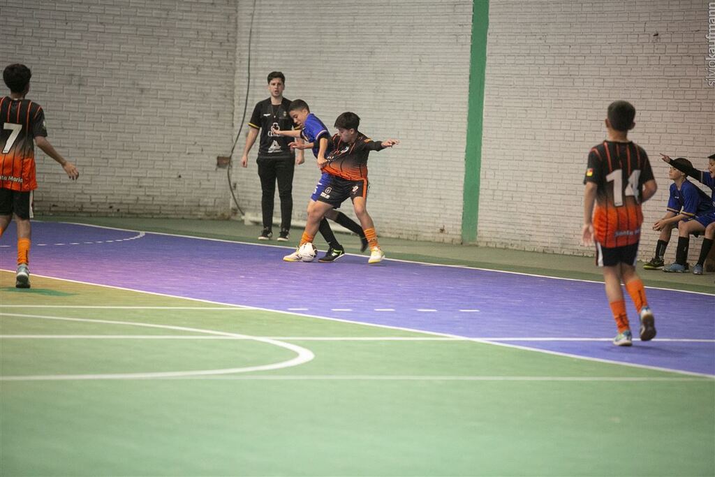 título imagem Municipal de Futsal teve rodada na base e no adulto