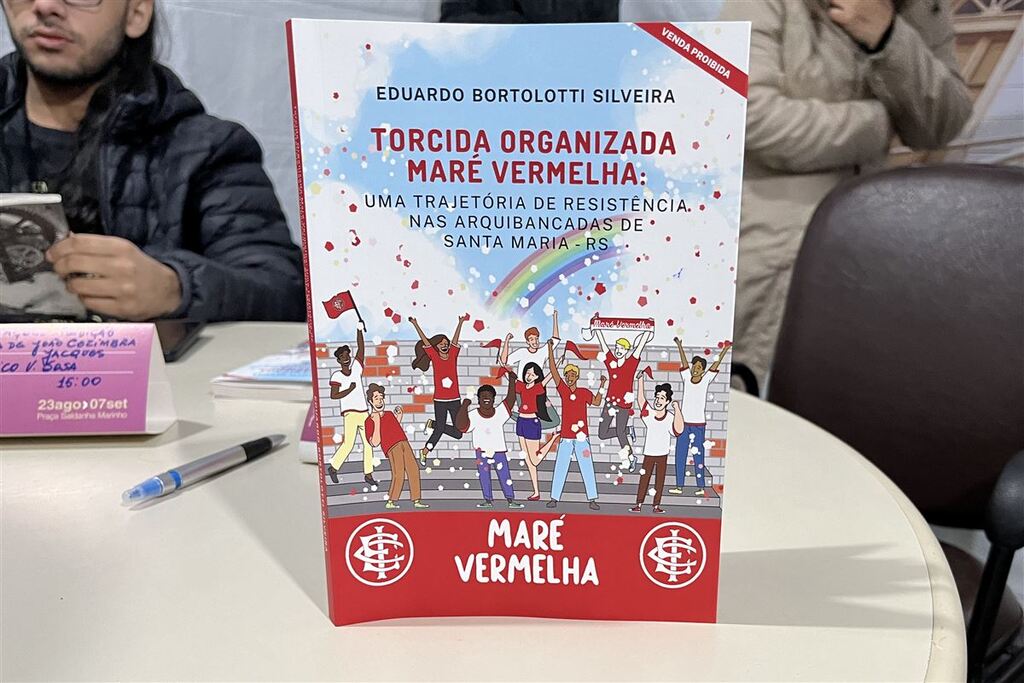 Maré Vermelha: livro sobre torcida LGBTQIA+ do Inter-SM é lançado na Feira do Livro