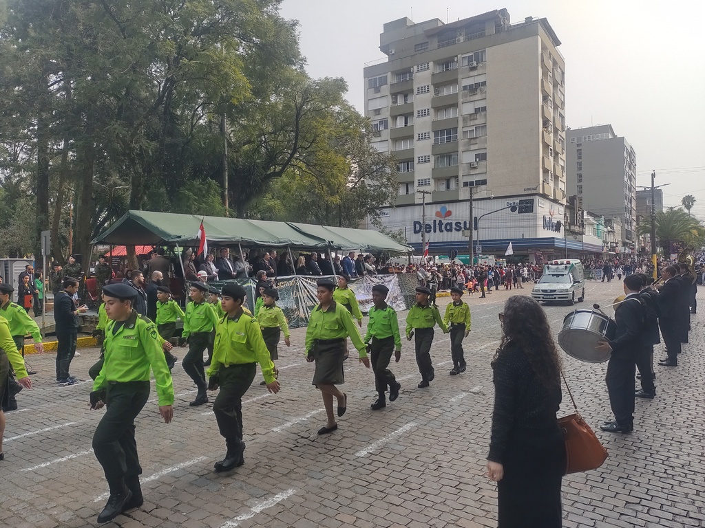 Dia da Pátria leva centenas até a Sete