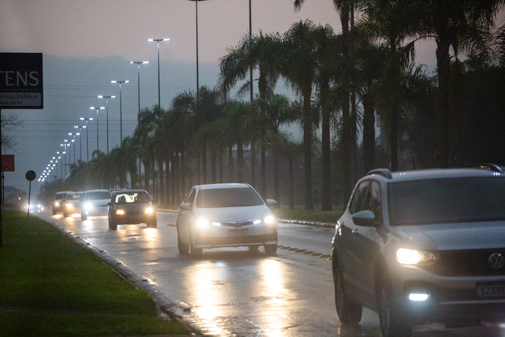 título imagem Com presença de fumaça no céu, Santa Maria começa semana com chuva e temperaturas elevadas