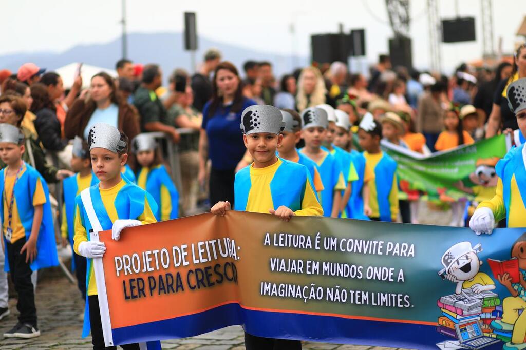 Desfile Cívico-Militar encerra programação da Semana da Pátria em São Francisco do Sul