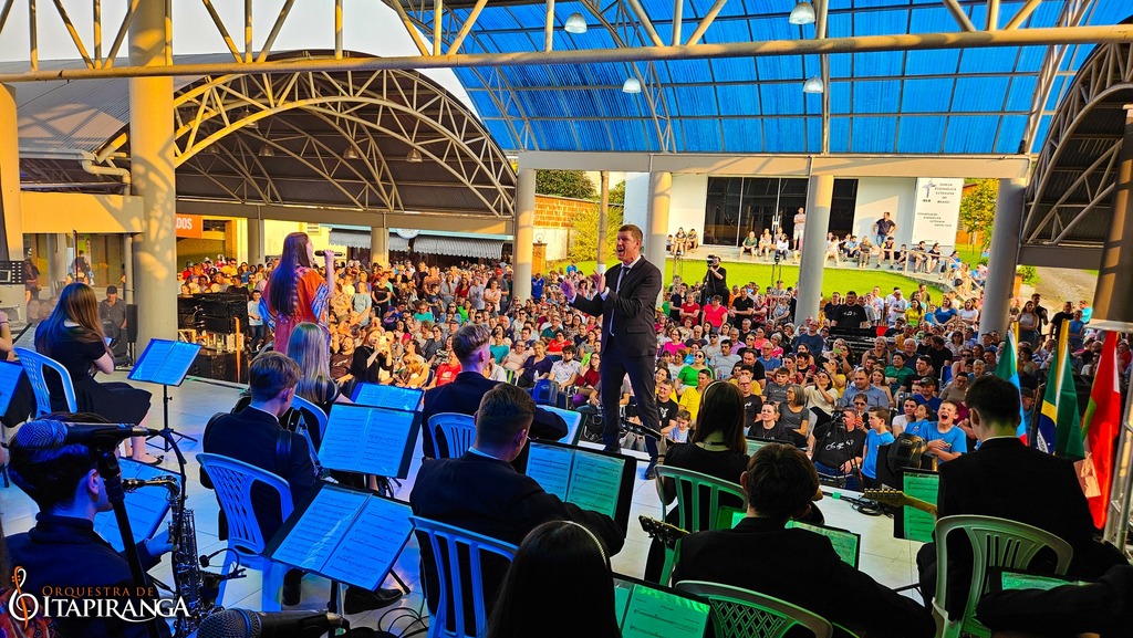 Praça Cultural de Mondaí recebe show da Orquestra de Itapiranga